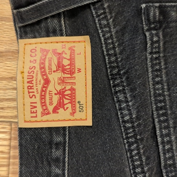 Levi's 501 black cutoff jean shorts button-fly 100% cotton women's size 29" - Picture 6 of 7